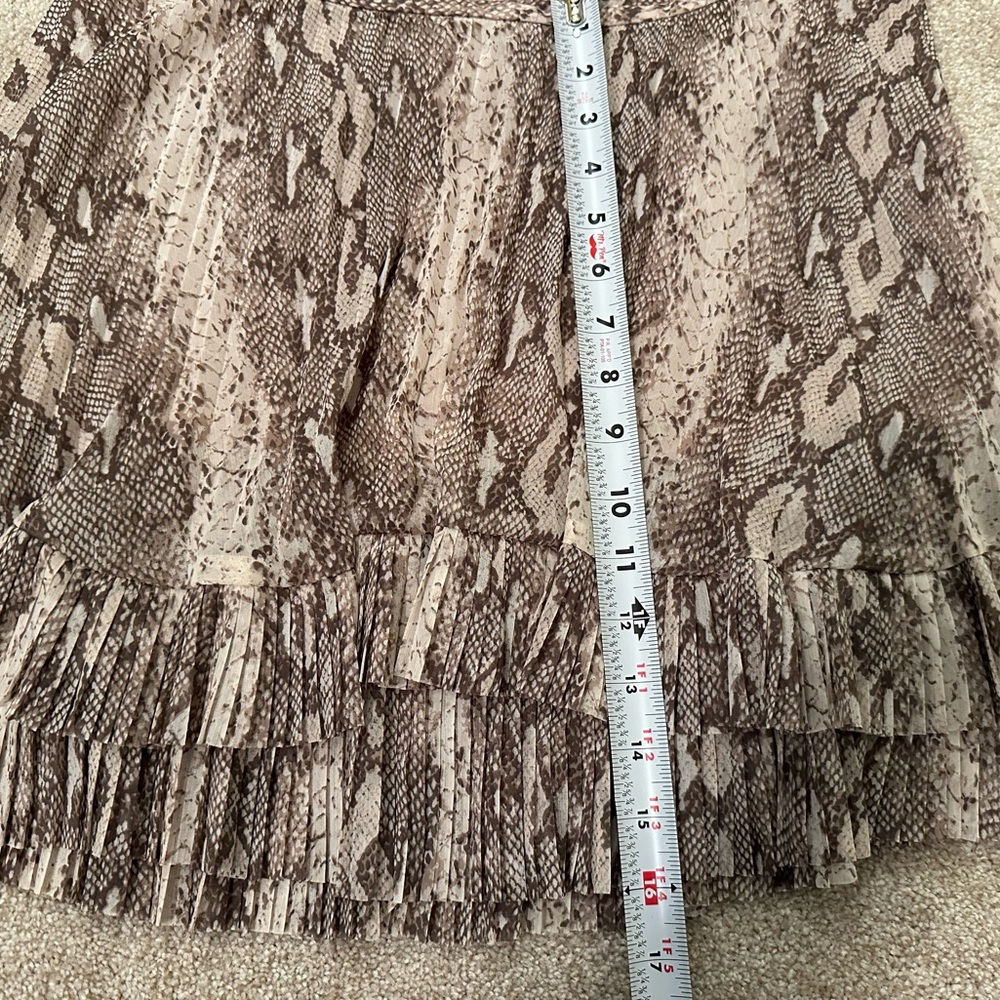 Banana Republic pleated tiered mini skirt size 8 - Picture 3 of 6